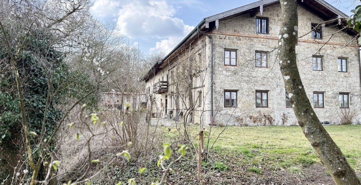 Hausansicht Tuffstein