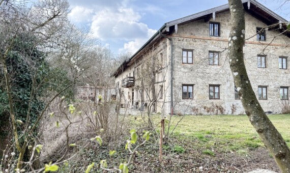 Hausansicht Tuffstein