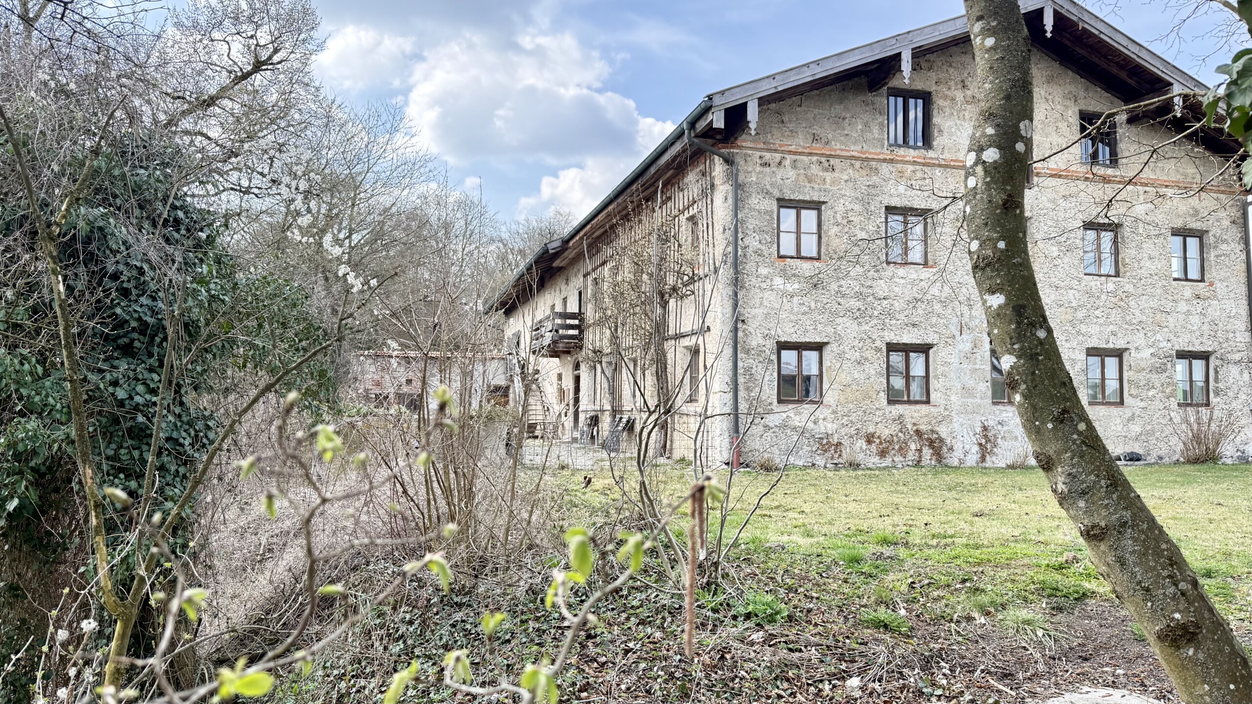 Hausansicht Tuffstein